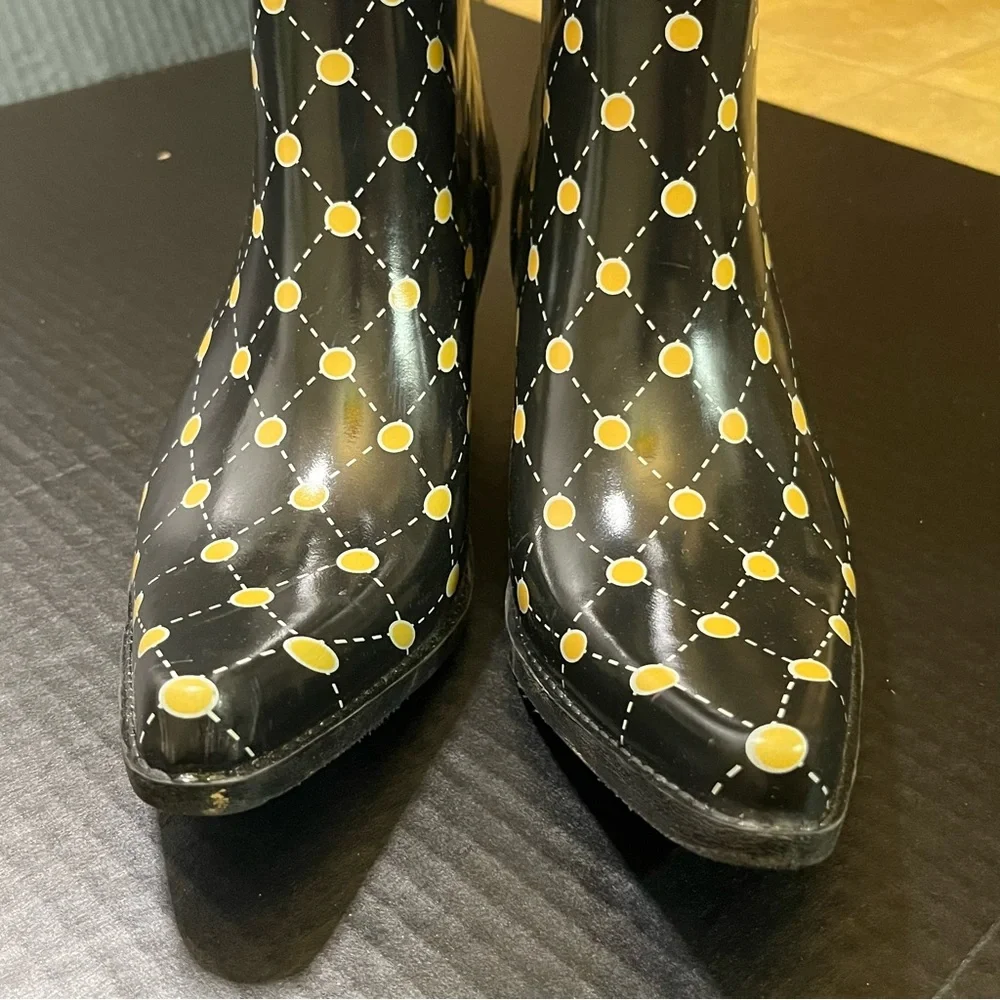 STADIUM STOMPERS Women’s Rubber Rain Cowboy Style Boots Black and Yellow Size 7